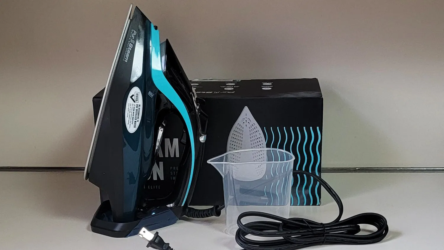 Powerful Steam Iron Review: Tame Wrinkles Like a Pro